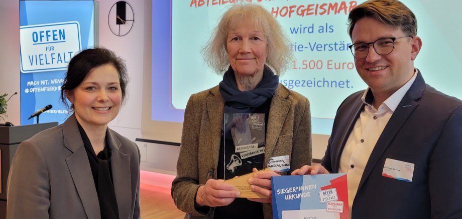 Preisverleihung Demokratieverstärker*in Julia Drinnenberg